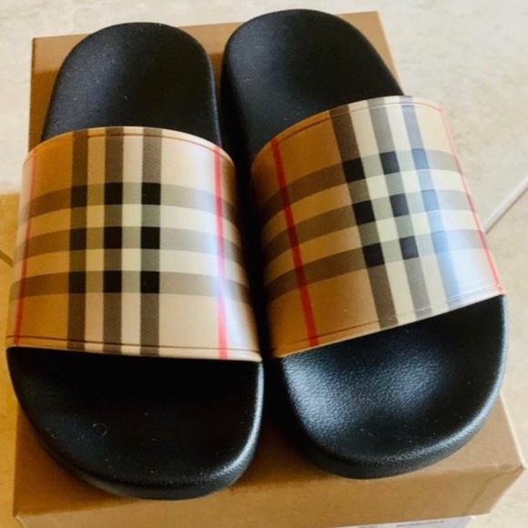 NIB Burberry Vintage Check Slides - Picture 2 of 4